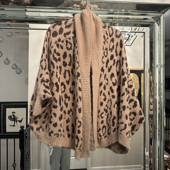 Anthropologie Leopard print cardigan sweater from. One size. Excellent Condition - Picture 6 of 11